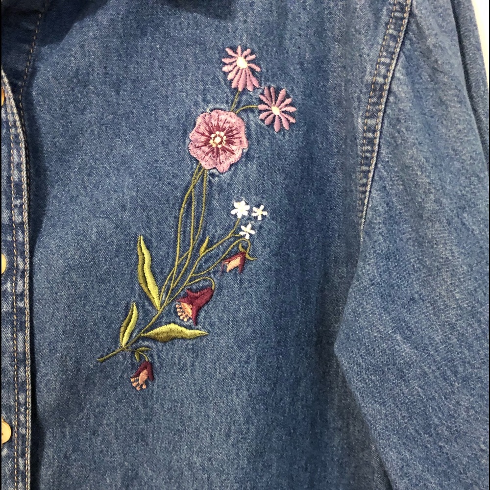 Cabin Creek Cotton Denim Shirt Flowers Button Down Blue Denim - Picture 5 of 7